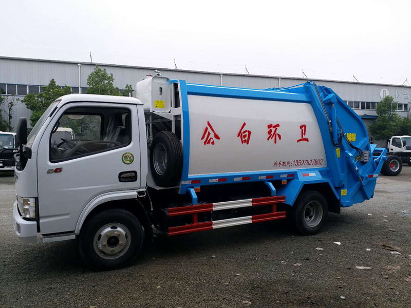 小多利卡壓縮垃圾車(chē)
