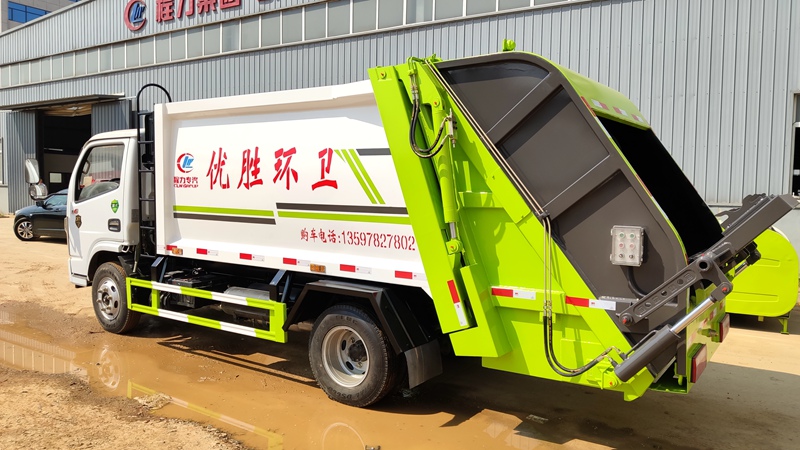 東風(fēng)小多利卡壓縮式垃圾車
