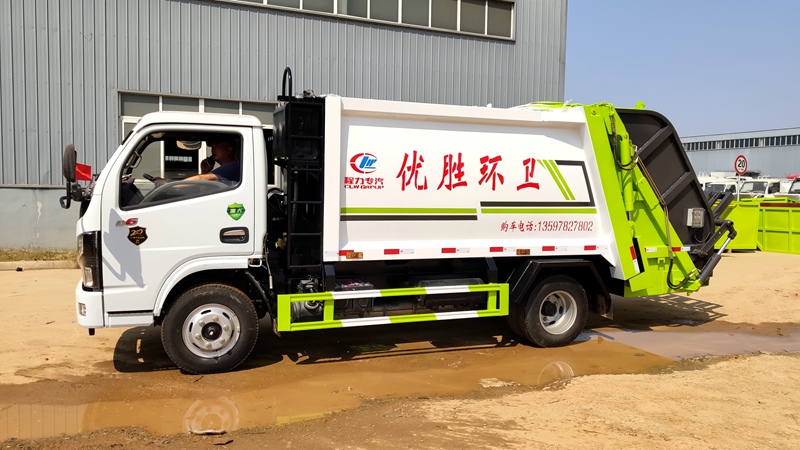 東風(fēng)小多利卡壓縮式垃圾車
