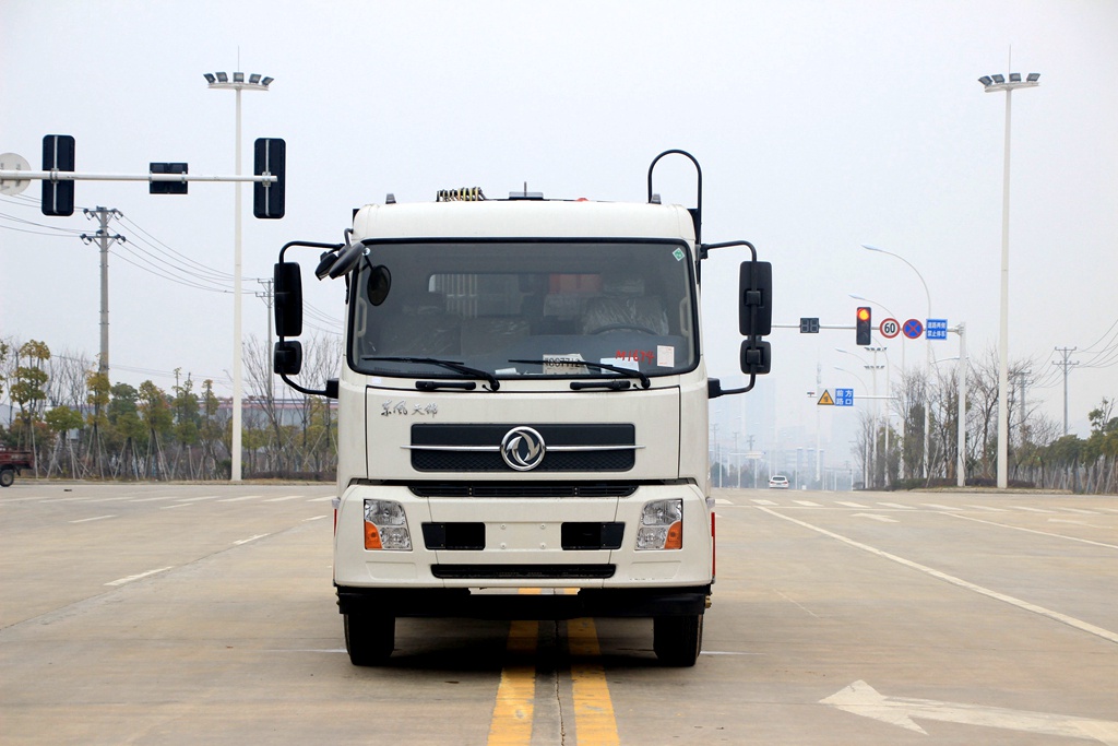 東風天錦壓縮式垃圾車