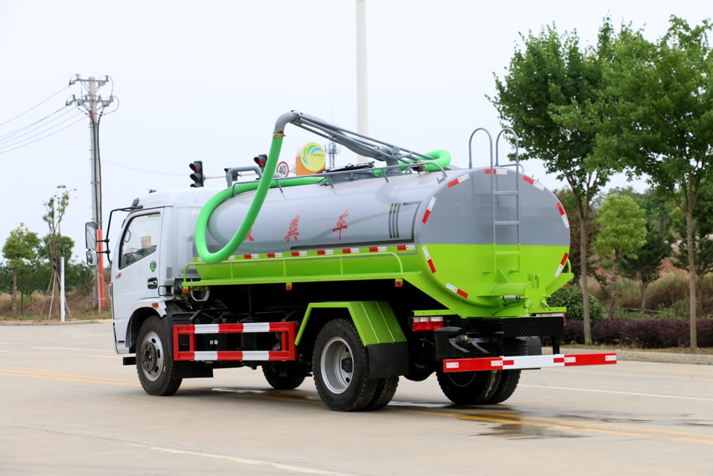 東風(fēng)大福瑞卡吸糞車 東風(fēng)大福瑞卡吸糞車