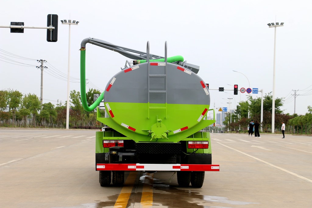東風(fēng)大福瑞卡吸糞車 東風(fēng)大福瑞卡吸糞車