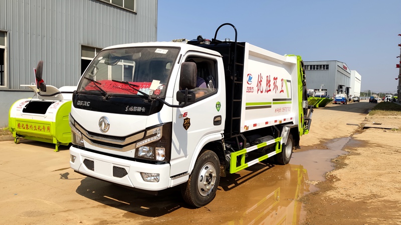 東風(fēng)小多利卡壓縮垃圾車