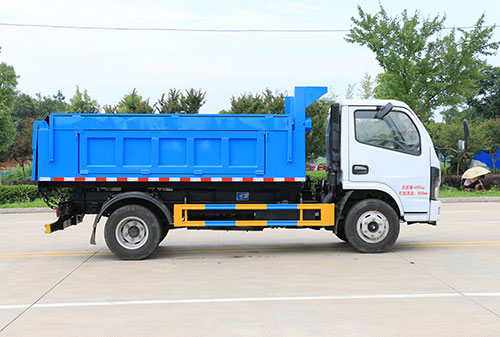 東風(fēng)D6自卸式垃圾車(chē)