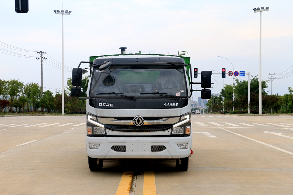 東風(fēng)大多利卡洗掃車
